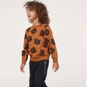 Zara Kids All-Over Velvet Tiger Print Graphic Sweatshirt in Tan. Size 6 - 8